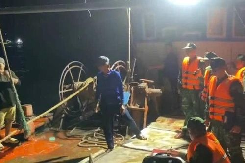 Vĩnh Long phát hiện hai tàu đánh cá sai quy định