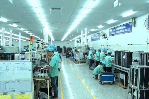 Bộ Nội vụ sẽ trình Chính phủ phương án tăng lương tối thiểu 7,2% trong tháng 10