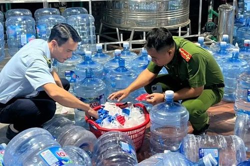 Phát hiện, thu giữ hơn 500 bình nước Lavie giả
