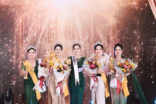 Nguyễn Thị Hồng Hoa đăng quang Nữ hoàng Doanh nhân Tài sắc 2025