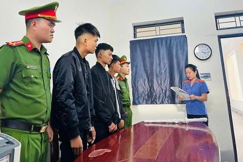 Kéo đồng bọn đi đánh ghen