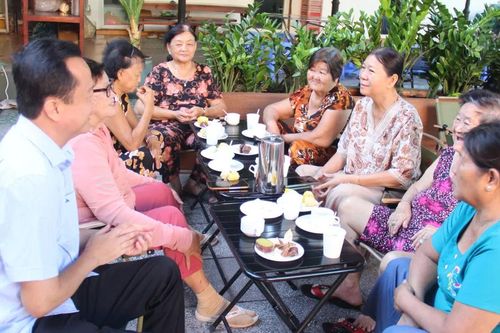 Lãnh đạo phường 'cà phê sáng' với nhân dân: Tin tưởng, kỳ vọng vào thành công của đại hội