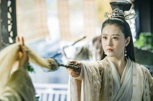 Vì sao Ỷ Thiên kiếm cắm giữa núi Võ Đang không ai dám lấy?