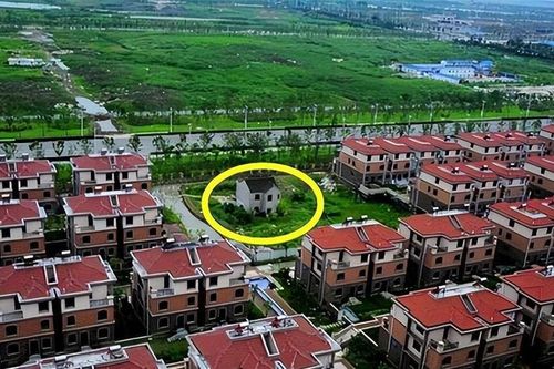 Từ chối bồi thường 37 tỷ đồng, ngôi nhà mắc kẹt giữa khu biệt thự