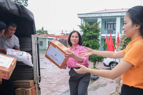 Quyên góp vở viết và đồ dùng học tập hỗ trợ học sinh Bắc Ninh bị bão lũ