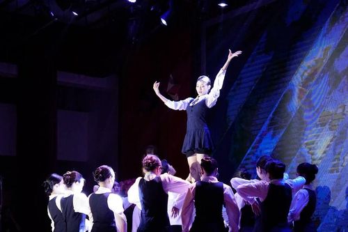 Bùng nổ cảm xúc trong đêm đại nhạc hội của Viện Báo chí - Truyền thông