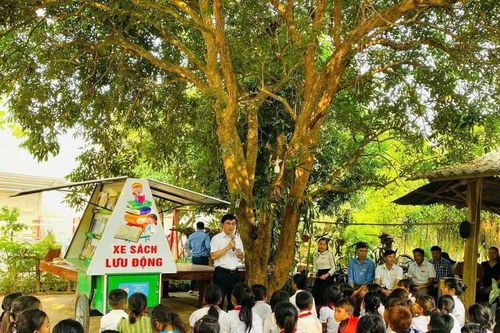 'Chuyến xe tri thức' và hành trình giảm nghèo thông tin nơi vùng khó