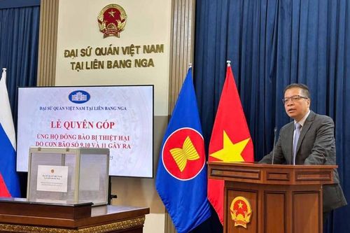 Cộng đồng người Việt tại Nga quyên góp ủng hộ đồng bào bị lũ lụt