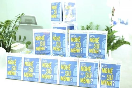 Ra mắt sách tái hiện chân thật những thăng trầm của nghề tư vấn bảo hiểm