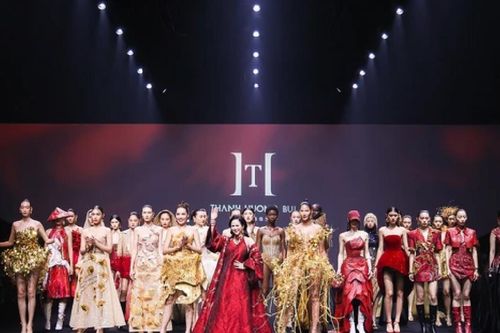 NTK Thanh Hương Bùi gây ấn tượng tại Tuần lễ Thời trang Thượng Hải