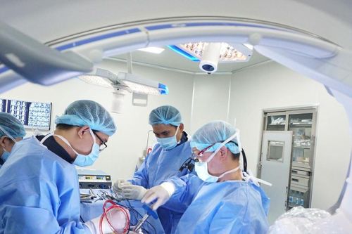 Ưu tiên cho y tế, giáo dục