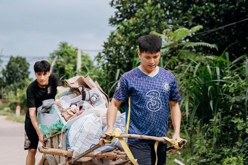 Người dân ngoại thành Hà Nội trở về nhà, khôi phục cuộc sống sau lũ