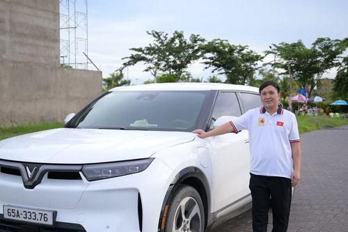 Chủ xe Cần Thơ đánh giá VinFast VF 9: 'Xe to rộng, tiết kiệm 60-70% so với xe xăng'