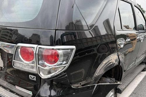 CSGT Hà Nội ngăn chặn người đàn ông say xỉn lái ô tô đi ngược chiều