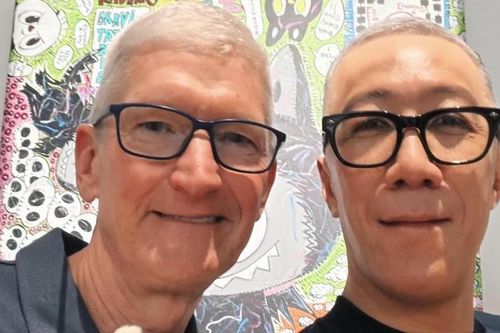 Tim Cook sang Trung Quốc gặp 'cha đẻ' Labubu