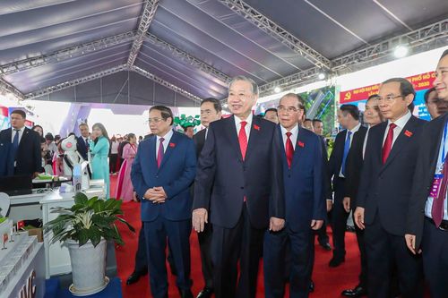Tổng Bí thư Tô Lâm tham quan triển lãm tại Đại hội Đảng bộ TPHCM