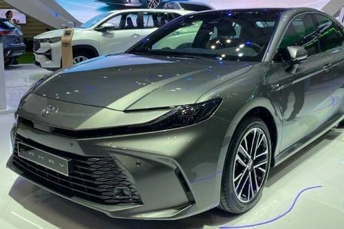 Xe sedan cỡ D 'phá đáy': Toyota Camry, KIA K5, Honda Accord tương lai mịt mờ