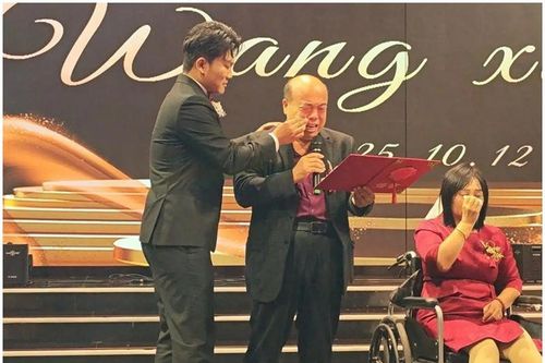 Triệu phú bật khóc trong hôn lễ của con trai thất lạc 25 năm