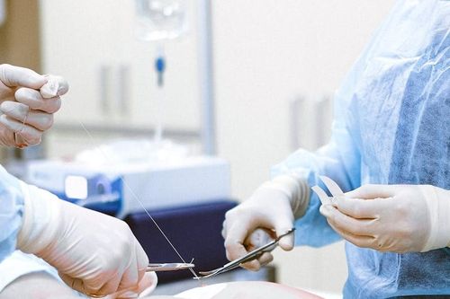 Sợ mổ, người phụ nữ 'ôm' khối u suốt 10 năm