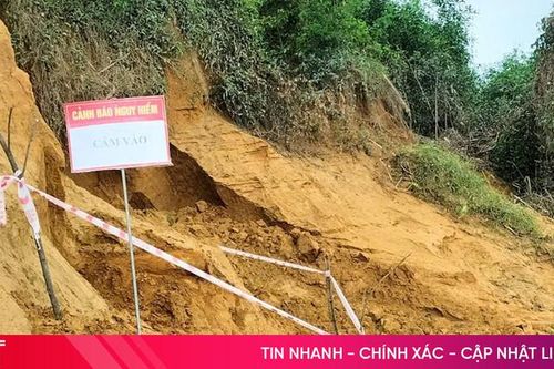 Bom lộ diện bên bờ sông Ngàn Sâu