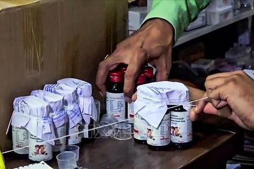 WHO ban hành cảnh báo đối với một số loại siro ho của Ấn Độ