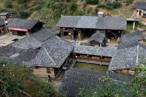 Bí ẩn ngôi làng độc lạ chưa từng có muỗi suốt 100 năm