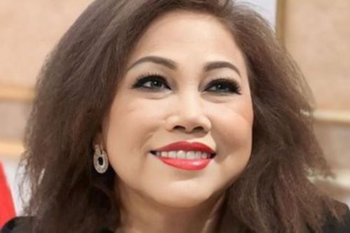 'Họa mi núi rừng' khoe 'lên chức' ở tuổi 58