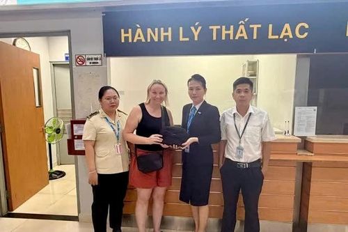 Cảng hàng không Phú Quốc liên tục trả lại tài sản hành khách để quên