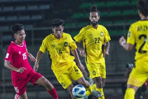 CĐV Malaysia phản ứng cầu thủ nhập tịch khi Lào tạo địa chấn tại Bukit Jalil