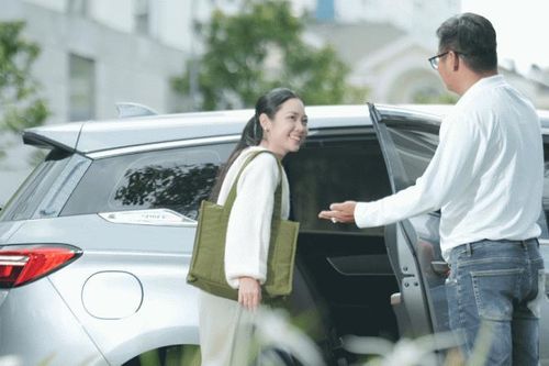 Grab và Xanh SM đang cạnh tranh từng phút gọi xe