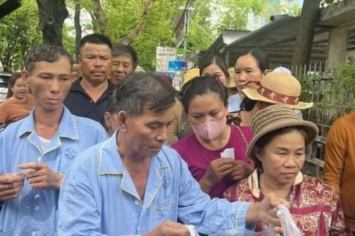 Thành phố Huế: 'Ấm lòng' hàng ngàn suất cơm thiện nguyện