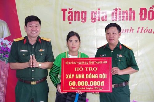 Bàn giao 'Nhà Đồng đội' cho quân nhân có hoàn cảnh khó khăn