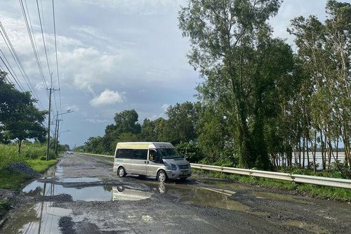 Gần 12km đường quốc lộ 61 xuống cấp trầm trọng