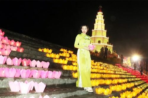 Lễ cầu an và hội hoa đăng ở sông Lục Đầu