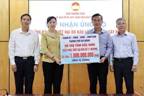 Đoàn công tác thành phố Đà Nẵng trao 1 tỷ đồng hỗ trợ tỉnh Bắc Ninh khắc phục hậu quả bão lũ