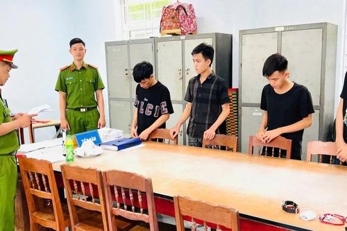 Khởi tố 4 đối tượng tổ chức sử dụng trái phép chất ma túy tại xã Hoài Ân