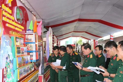 Bộ CHQS tỉnh Gia Lai giành giải nhất cuộc thi trưng bày pano ảnh