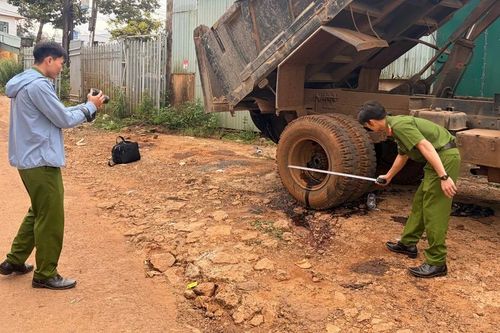 Mất lái do vấp ổ gà, nam thanh niên đi xe máy tử vong