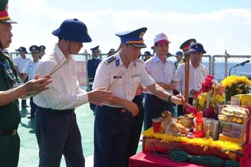 Tưởng niệm các chiến sĩ Tàu không số tại điểm C43B