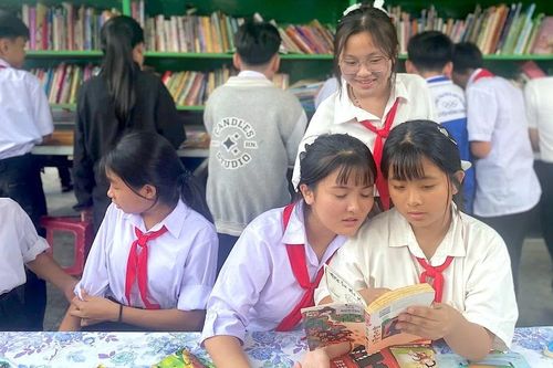 Hơn 500 học sinh tham gia chương trình 'Luân chuyển tài nguyên thông tin'