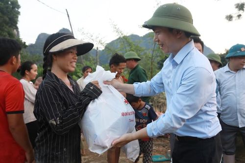 Chung tay ổn định đời sống cho dân