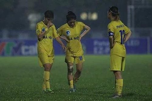 Thanh Nhã bất lực nhìn Huỳnh Như và đồng đội lần thứ 7 liên tiếp vô địch quốc gia