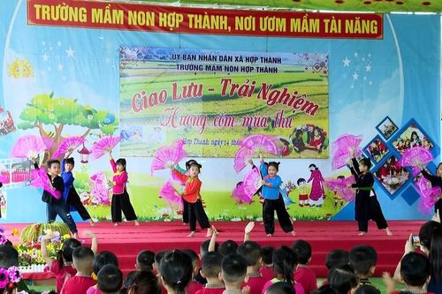 Sôi nổi chương trình giao lưu - trải nghiệm 'Hương cốm mùa thu'