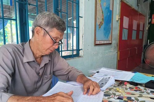Trưởng thôn chật vật thích ứng với chuyển đổi số