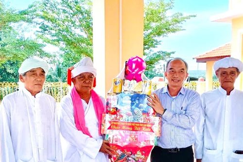 MTTQ Lâm Đồng chúc Tết Katê đồng bào Chăm Bàlamôn