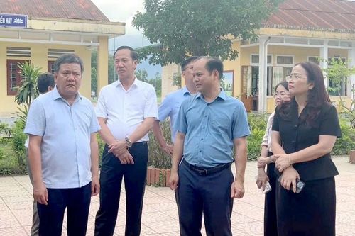 Đồng chí Chủ tịch UBND tỉnh kiểm tra một số công trình trường học trên địa bàn