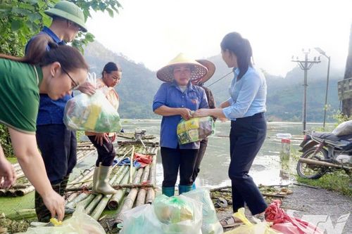 Những tấm lòng nhân ái hướng về 'rốn ngập' Văn Lang