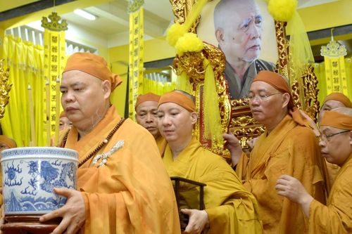 Thượng tọa Thích Thanh Phong: Đã chuyển gần 2 tỷ đồng đến Ban Từ thiện xã hội nhằm hỗ trợ đồng bào khó khăn