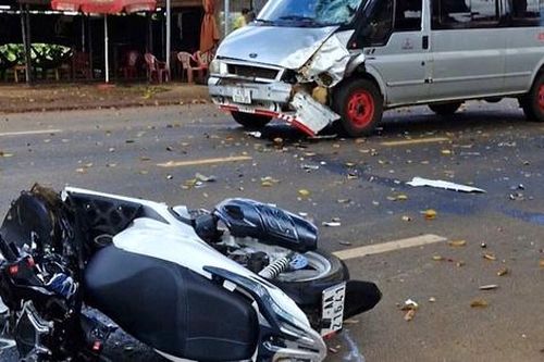 Đắk Lắk: Ô tô va chạm xe máy trên tỉnh lộ, hai người thương vong