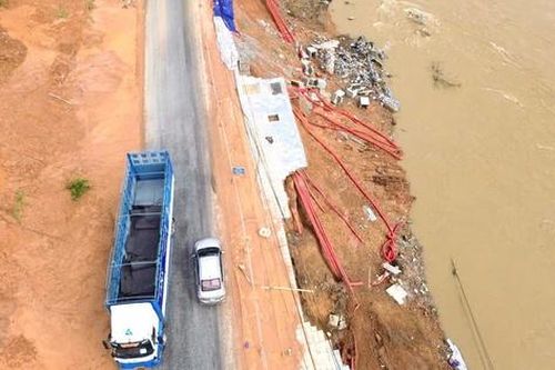 Xuất hiện nhiều điểm sạt lở trên quốc lộ 2 qua Tuyên Quang sau mưa lũ